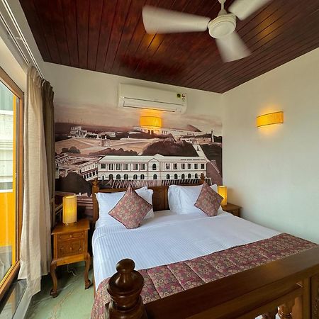 La Plage Seaview Suites Puduccseri Kültér fotó