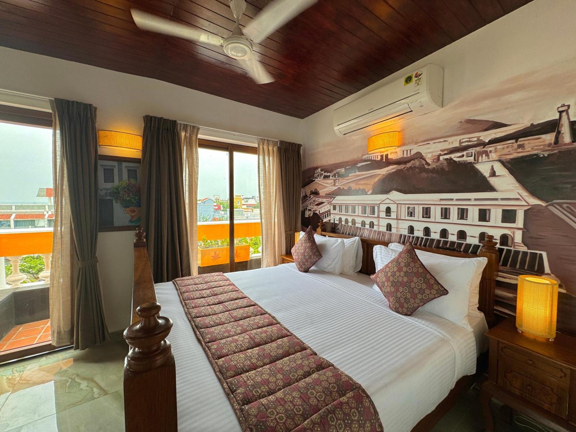 La Plage Seaview Suites Puduccseri Kültér fotó