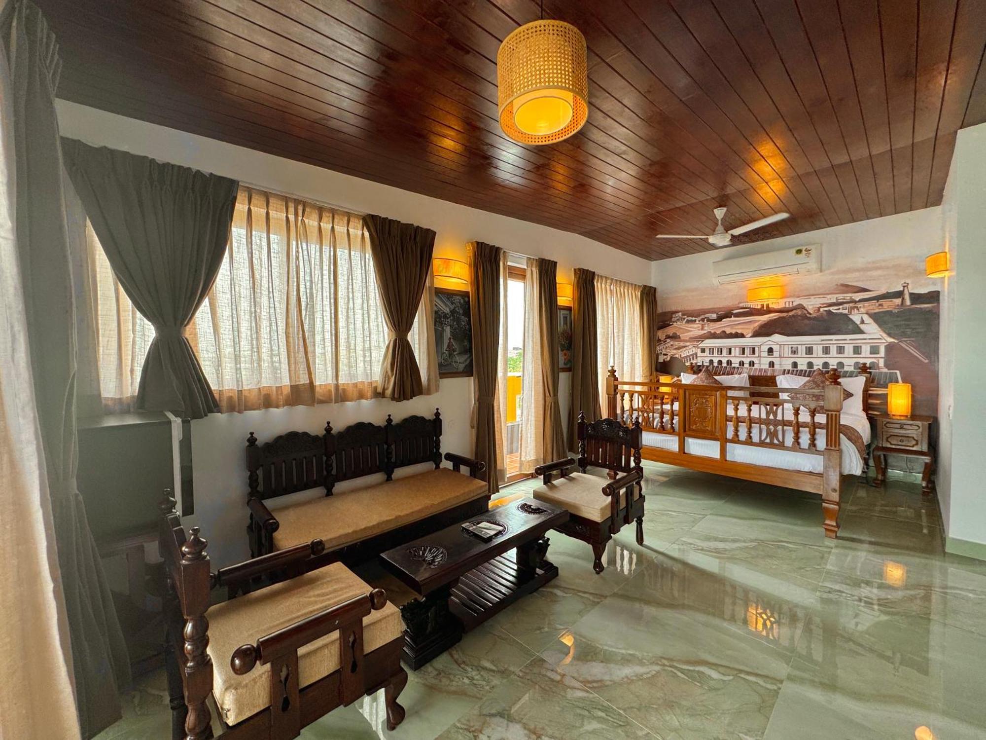 La Plage Seaview Suites Puduccseri Kültér fotó