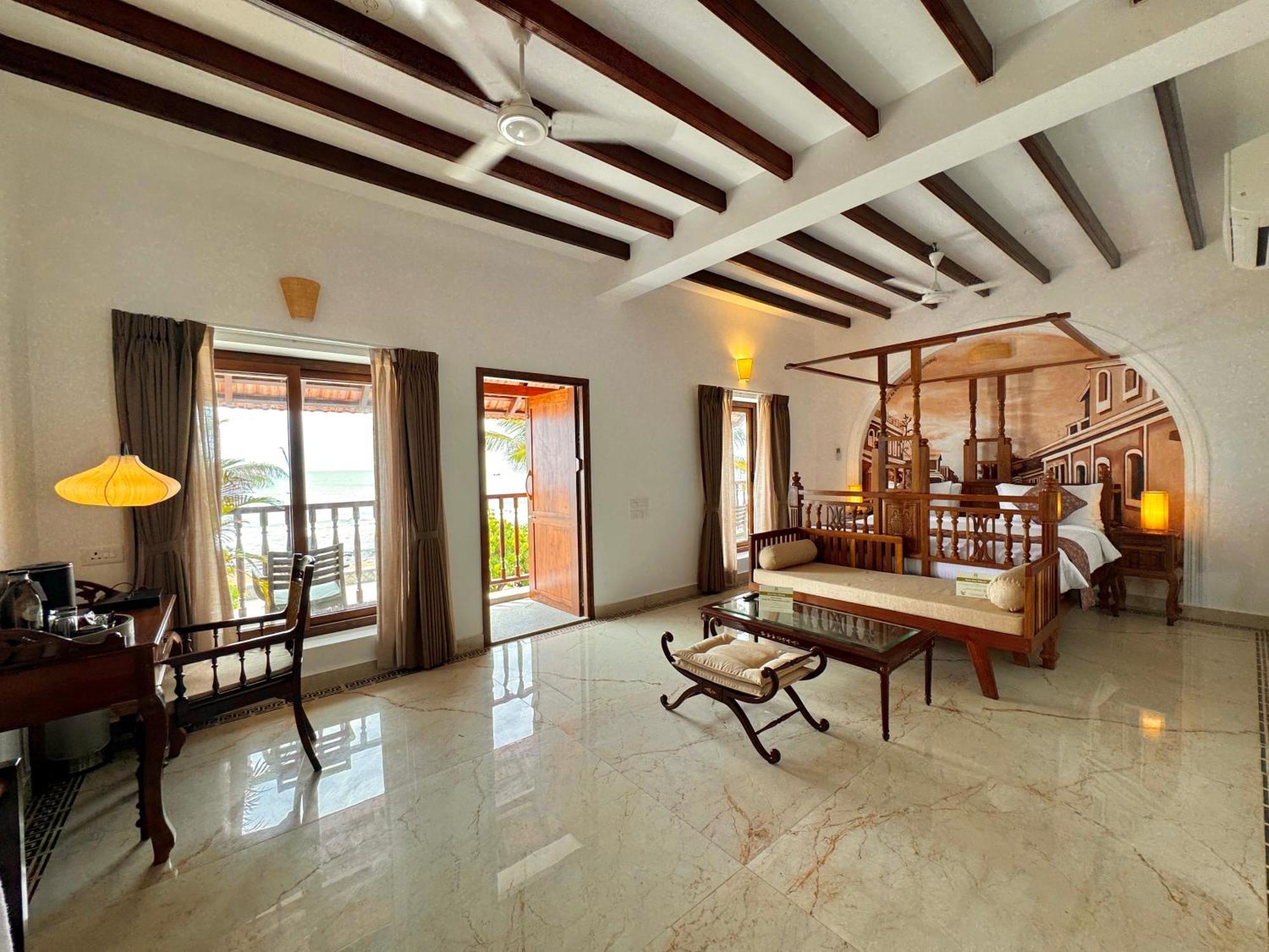 La Plage Seaview Suites Puduccseri Kültér fotó