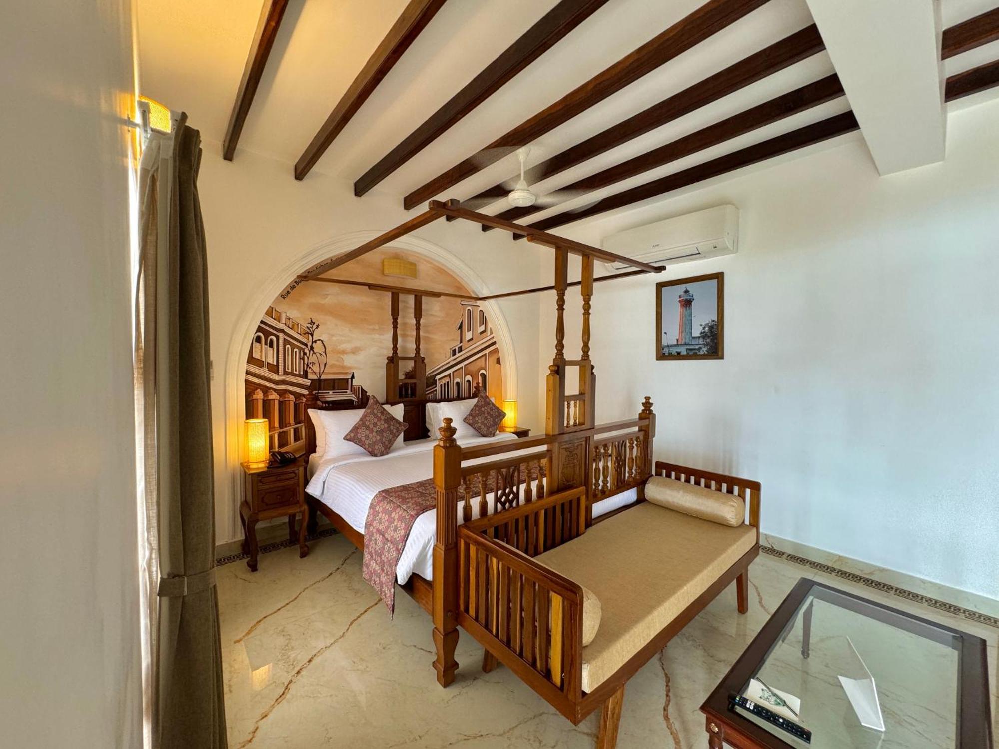 La Plage Seaview Suites Puduccseri Kültér fotó