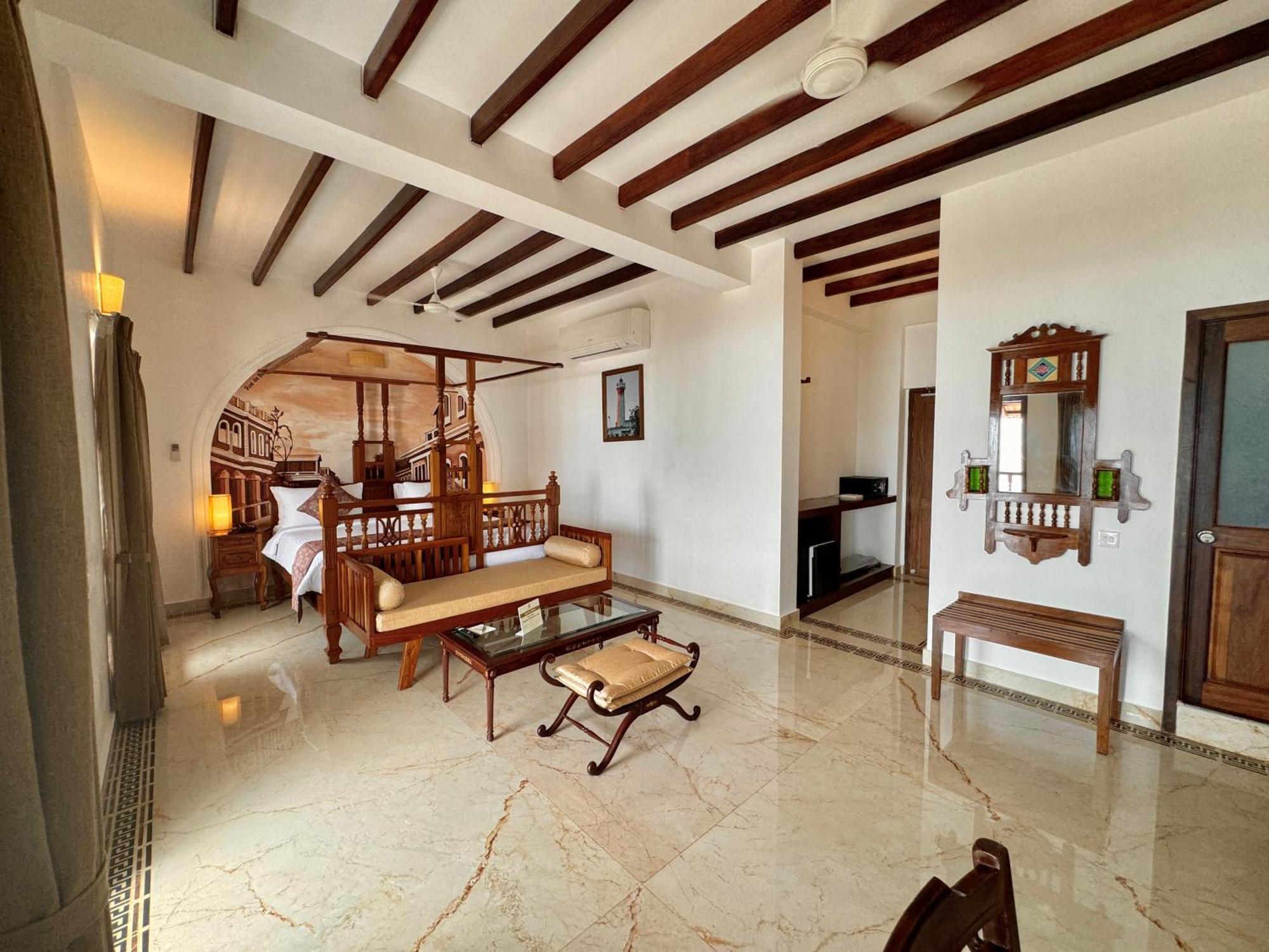La Plage Seaview Suites Puduccseri Kültér fotó