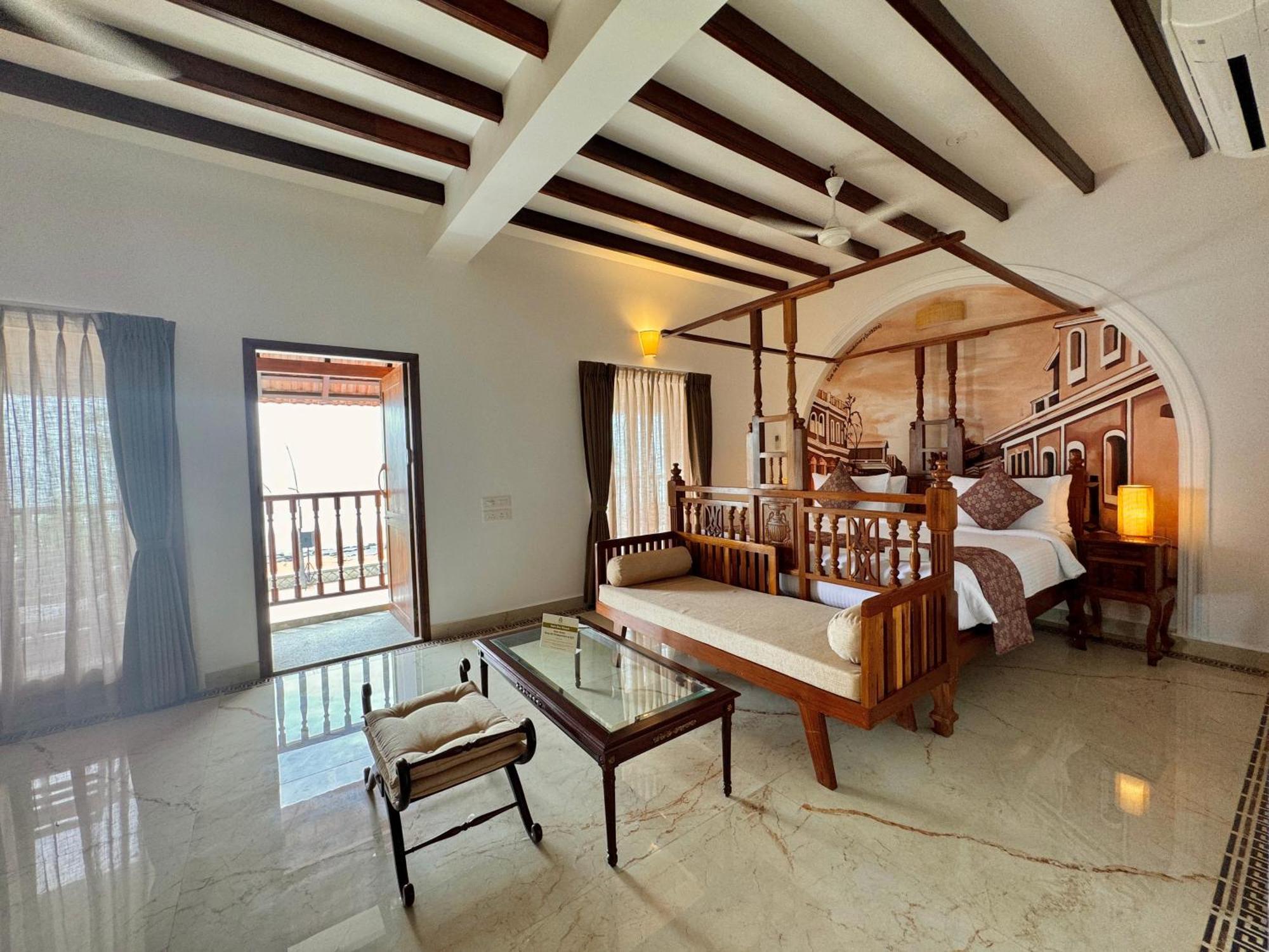 La Plage Seaview Suites Puduccseri Kültér fotó