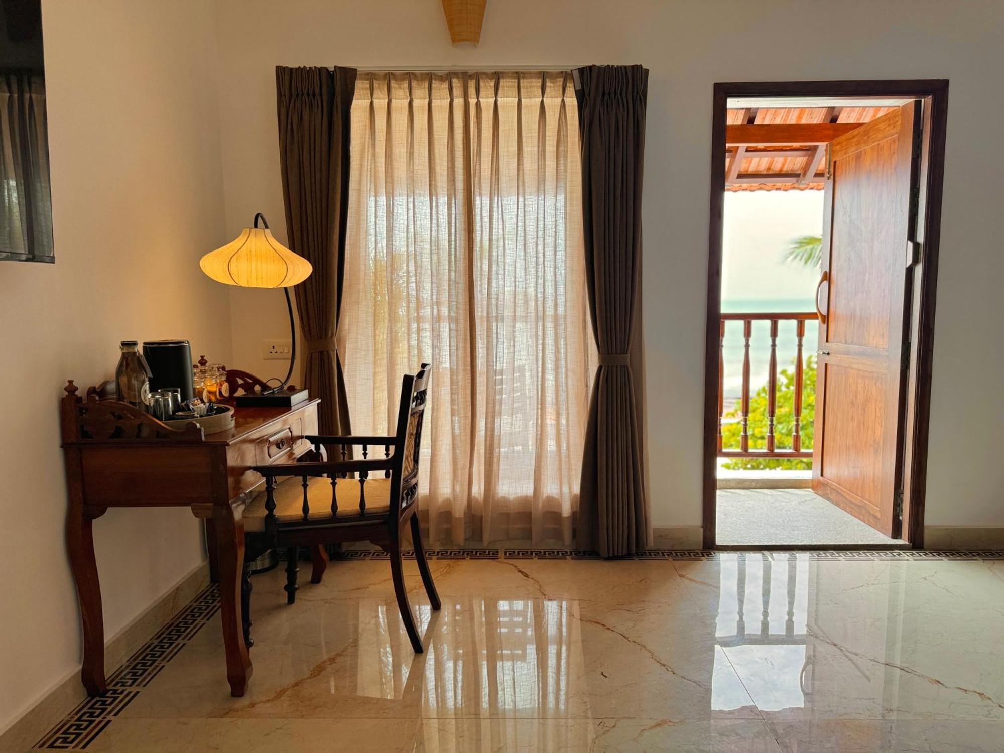 La Plage Seaview Suites Puduccseri Kültér fotó
