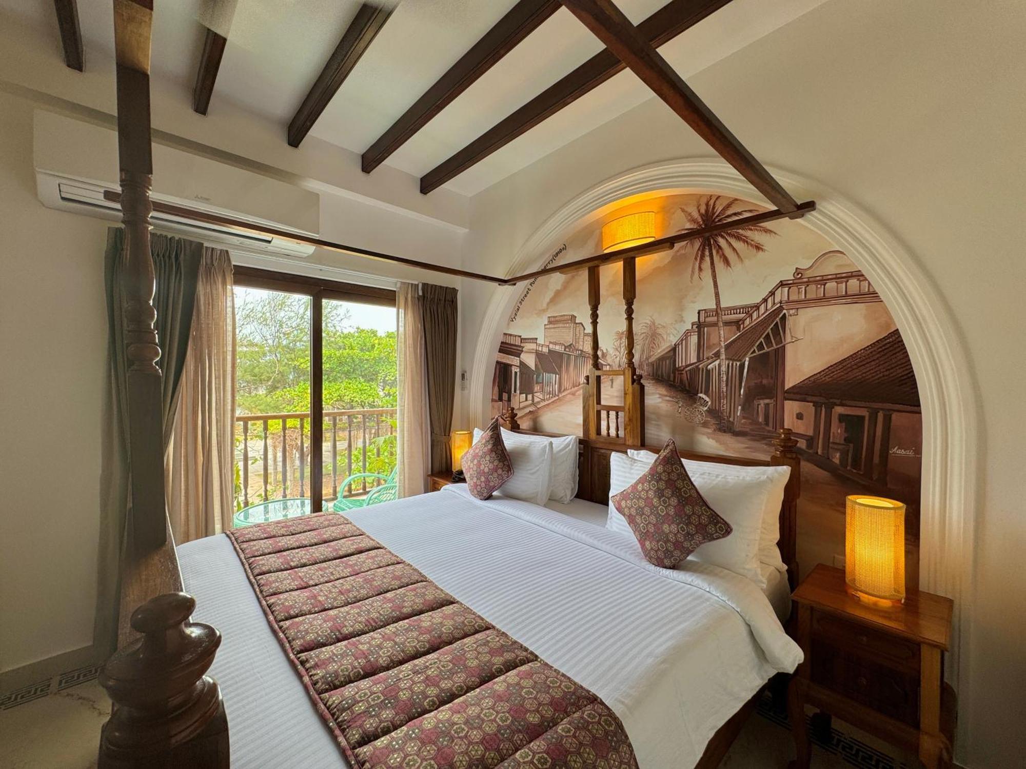 La Plage Seaview Suites Puduccseri Kültér fotó
