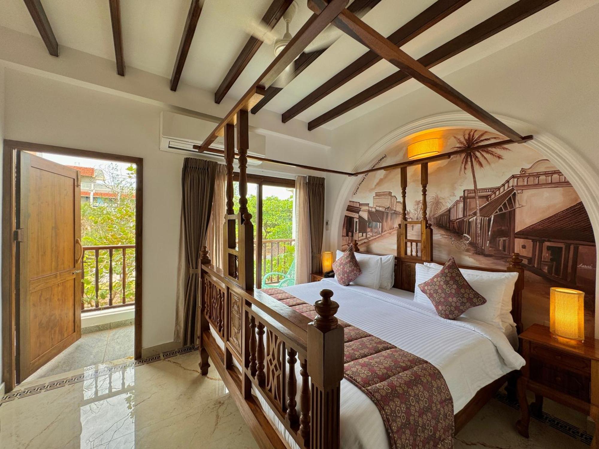 La Plage Seaview Suites Puduccseri Kültér fotó