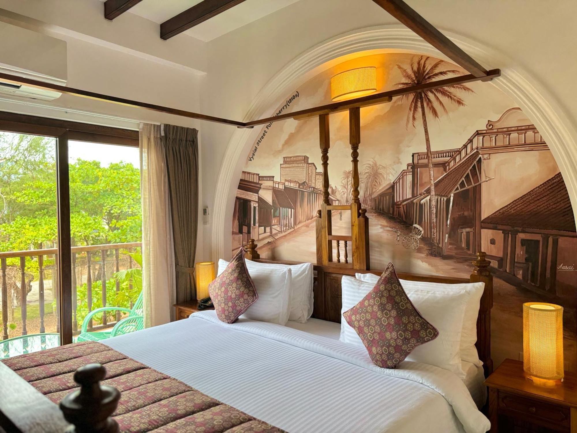La Plage Seaview Suites Puduccseri Kültér fotó
