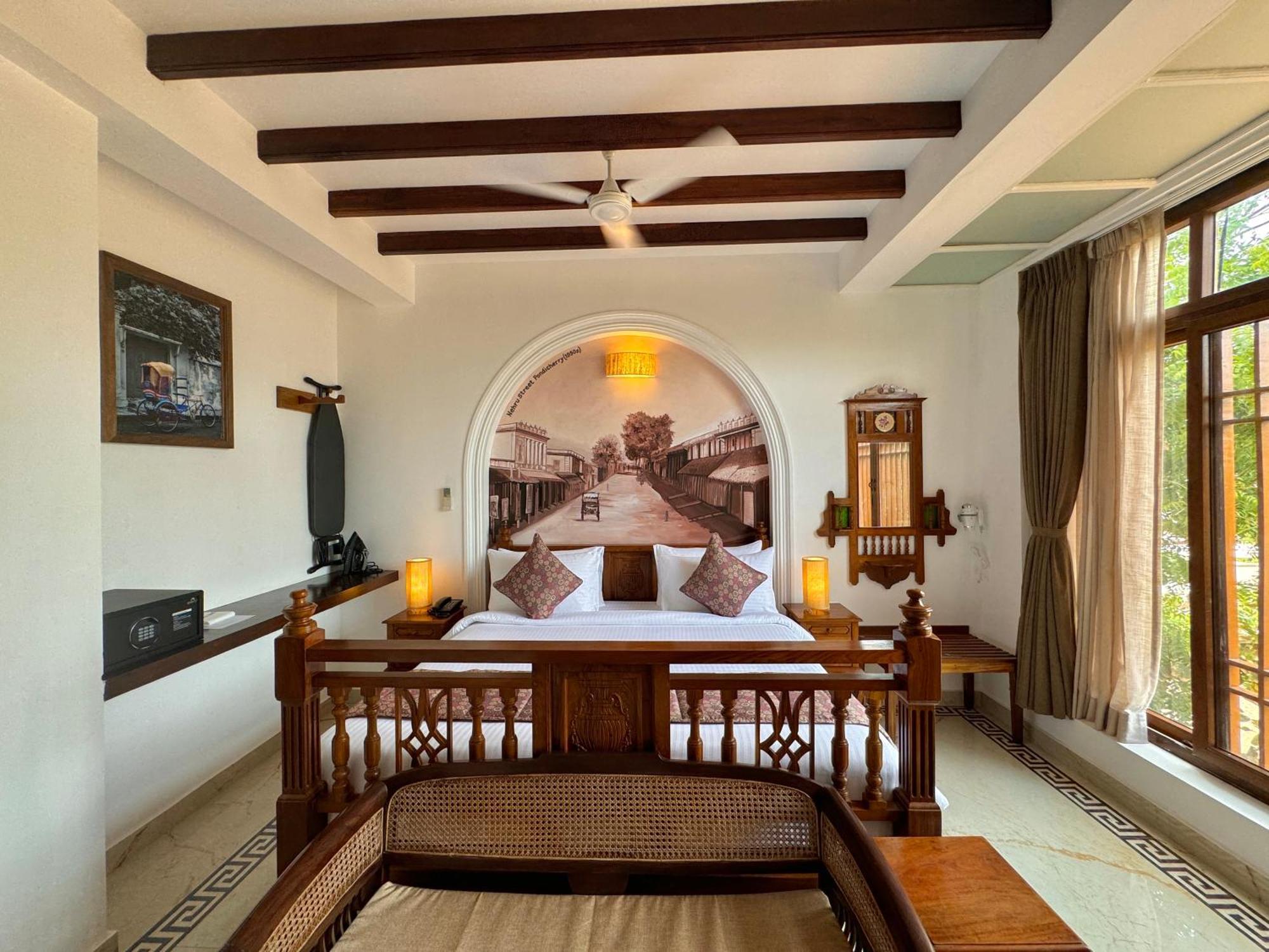 La Plage Seaview Suites Puduccseri Kültér fotó