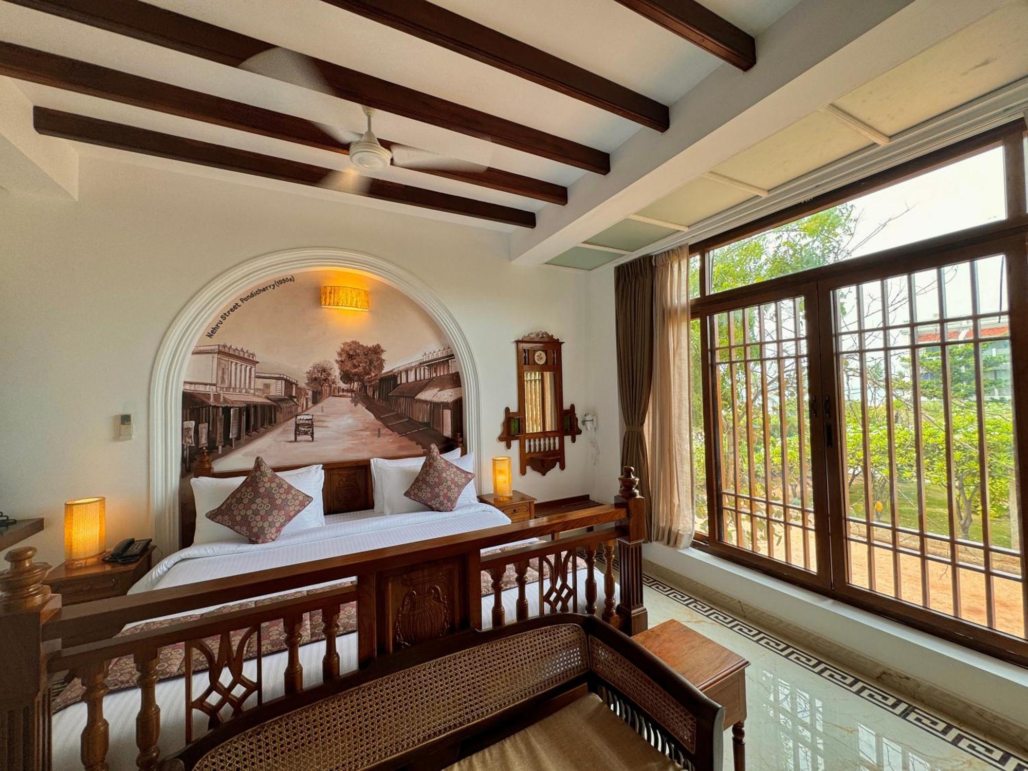 La Plage Seaview Suites Puduccseri Kültér fotó