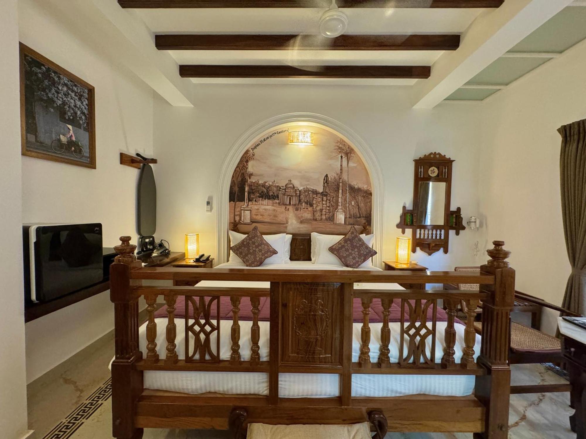 La Plage Seaview Suites Puduccseri Kültér fotó