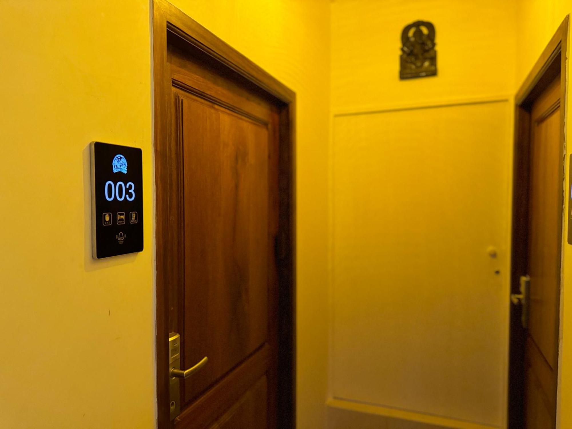 La Plage Seaview Suites Puduccseri Kültér fotó