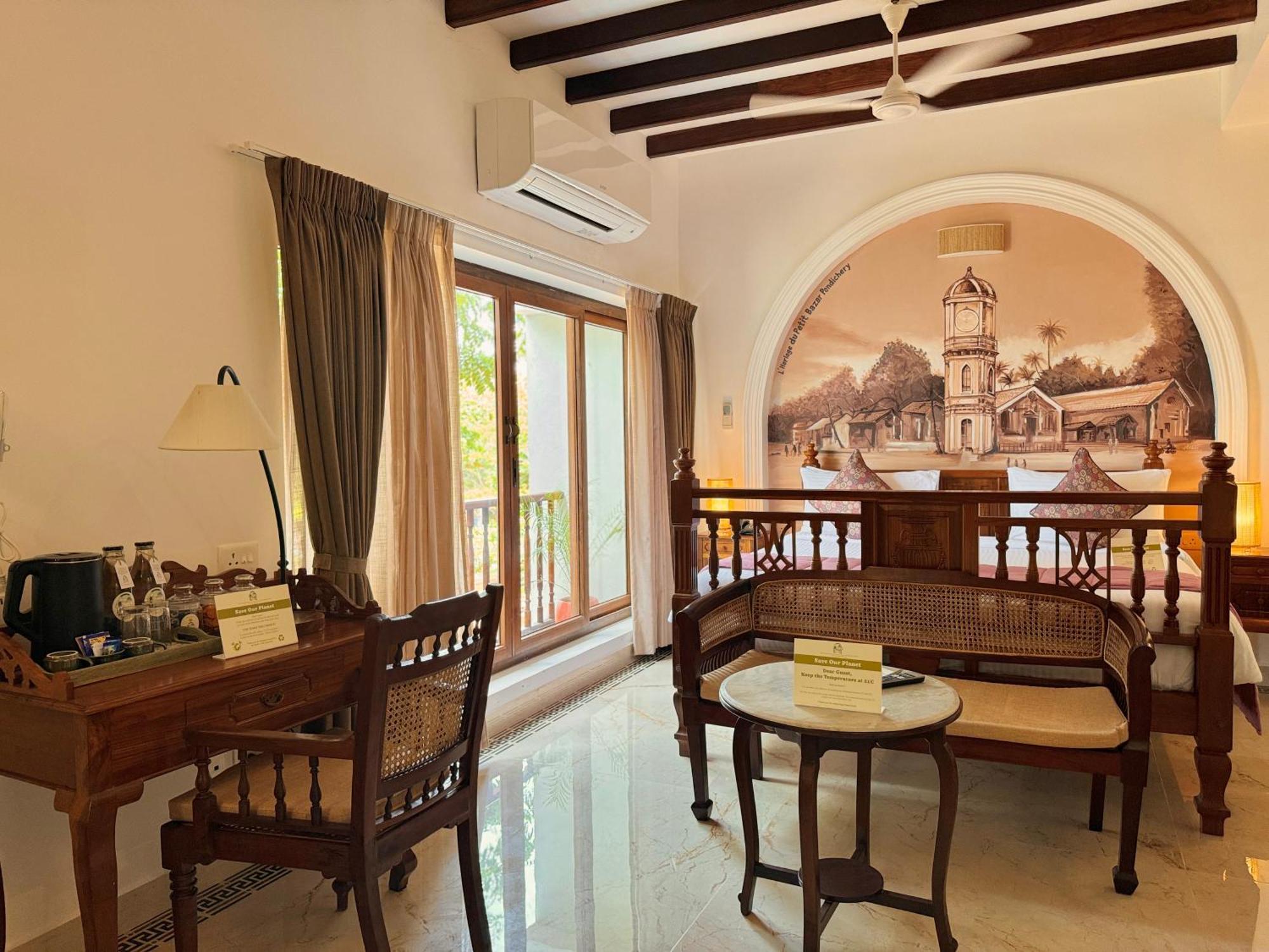 La Plage Seaview Suites Puduccseri Kültér fotó