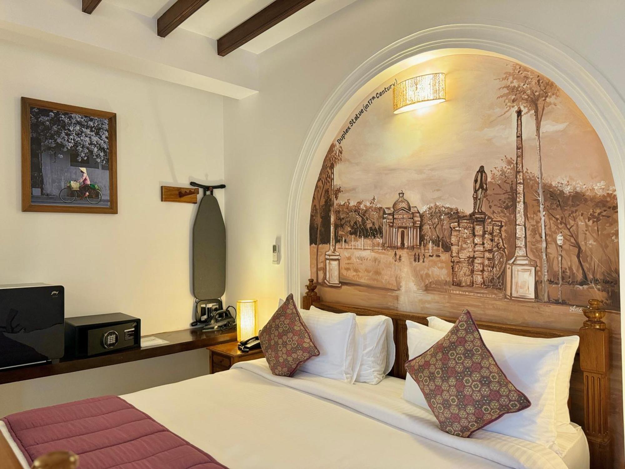 La Plage Seaview Suites Puduccseri Kültér fotó