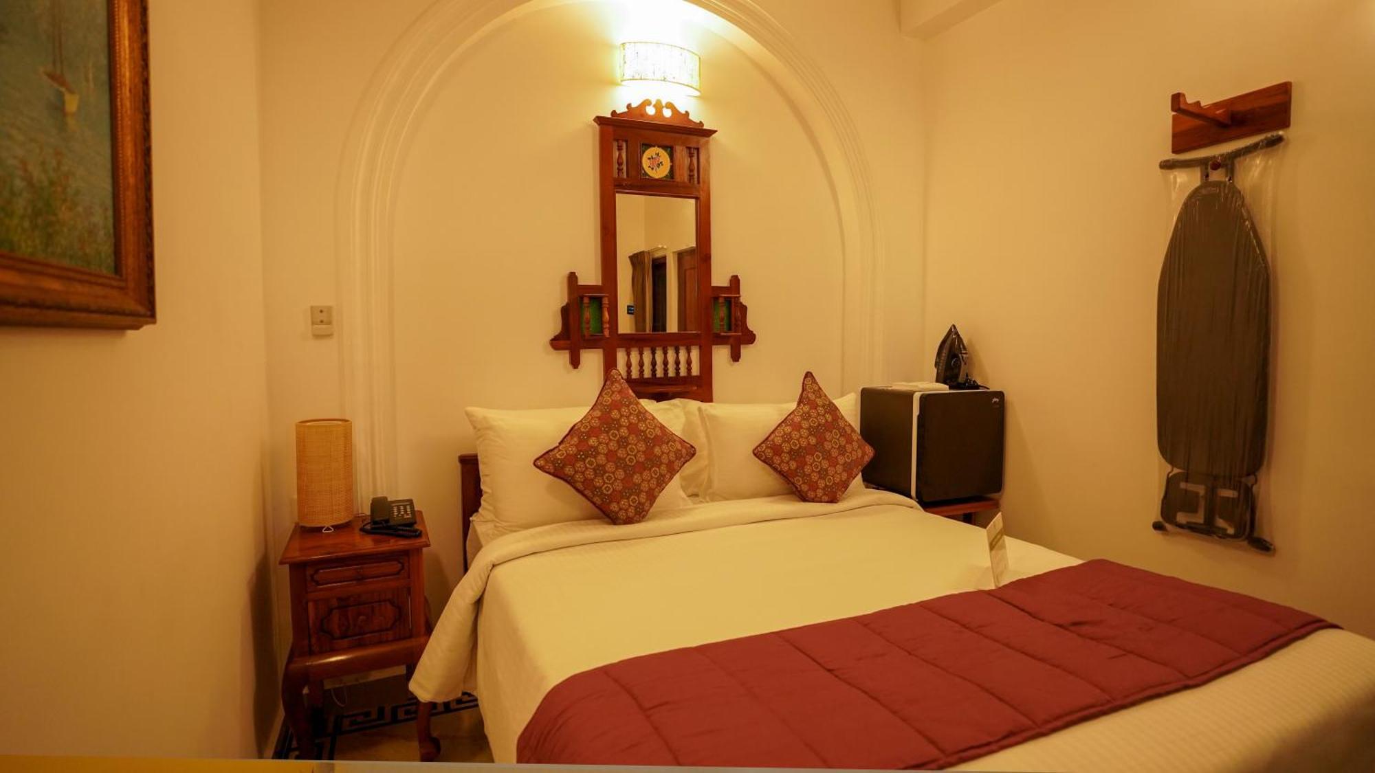La Plage Seaview Suites Puduccseri Kültér fotó