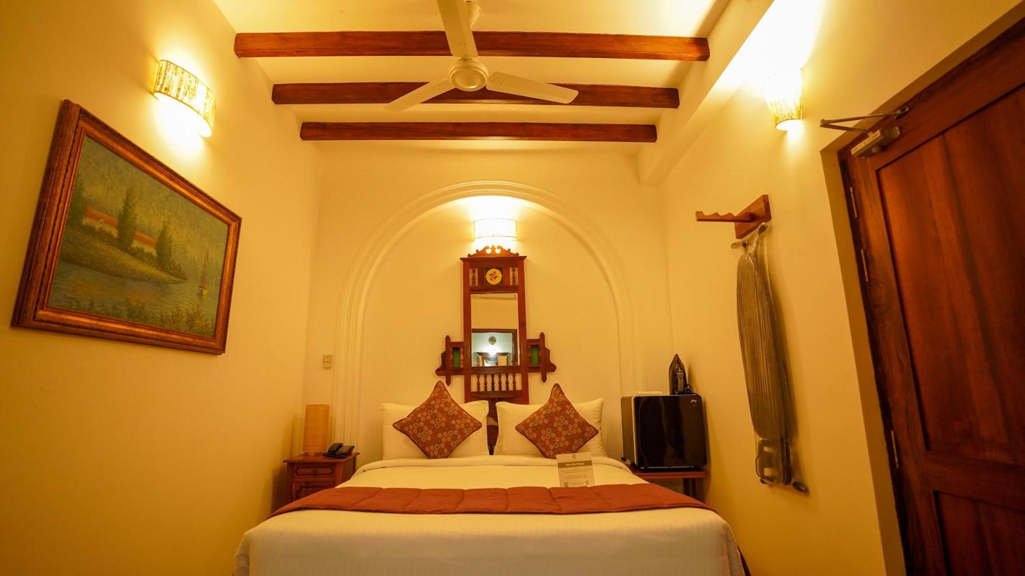 La Plage Seaview Suites Puduccseri Kültér fotó