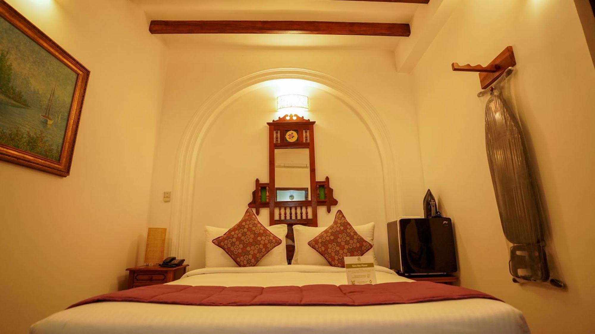 La Plage Seaview Suites Puduccseri Kültér fotó