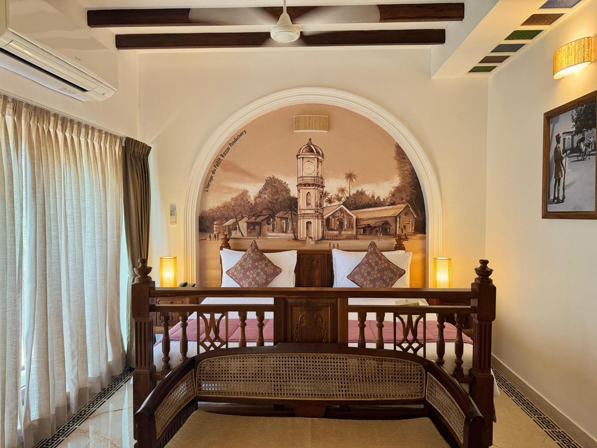 La Plage Seaview Suites Puduccseri Kültér fotó
