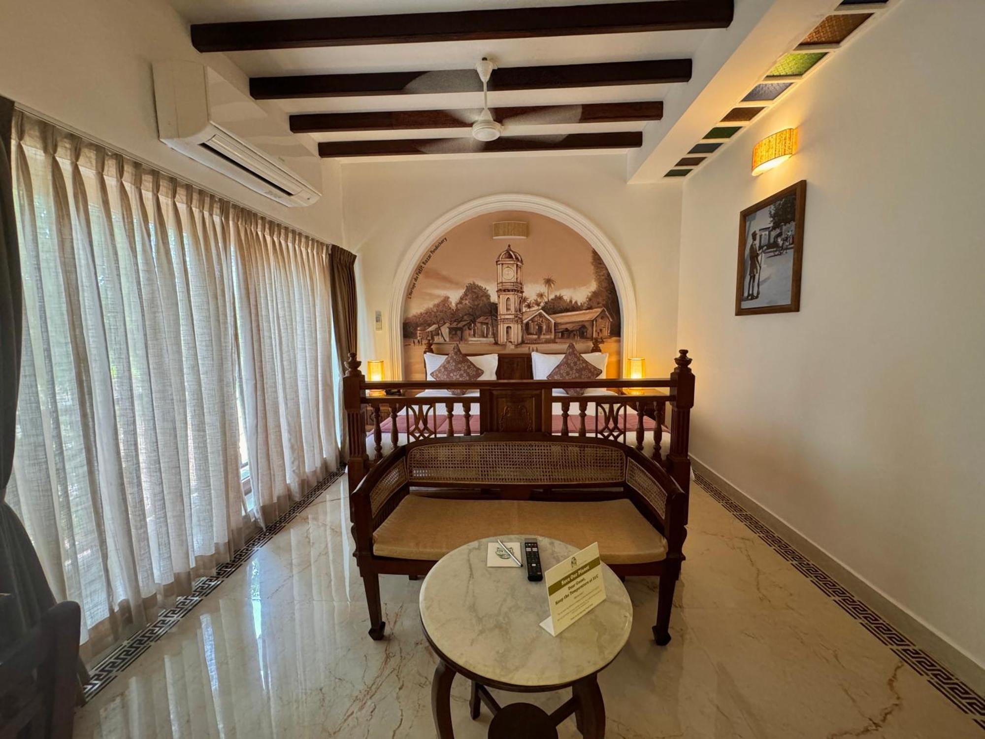 La Plage Seaview Suites Puduccseri Kültér fotó