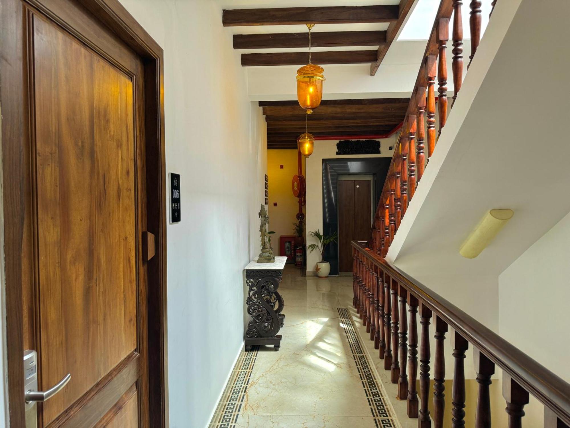 La Plage Seaview Suites Puduccseri Kültér fotó