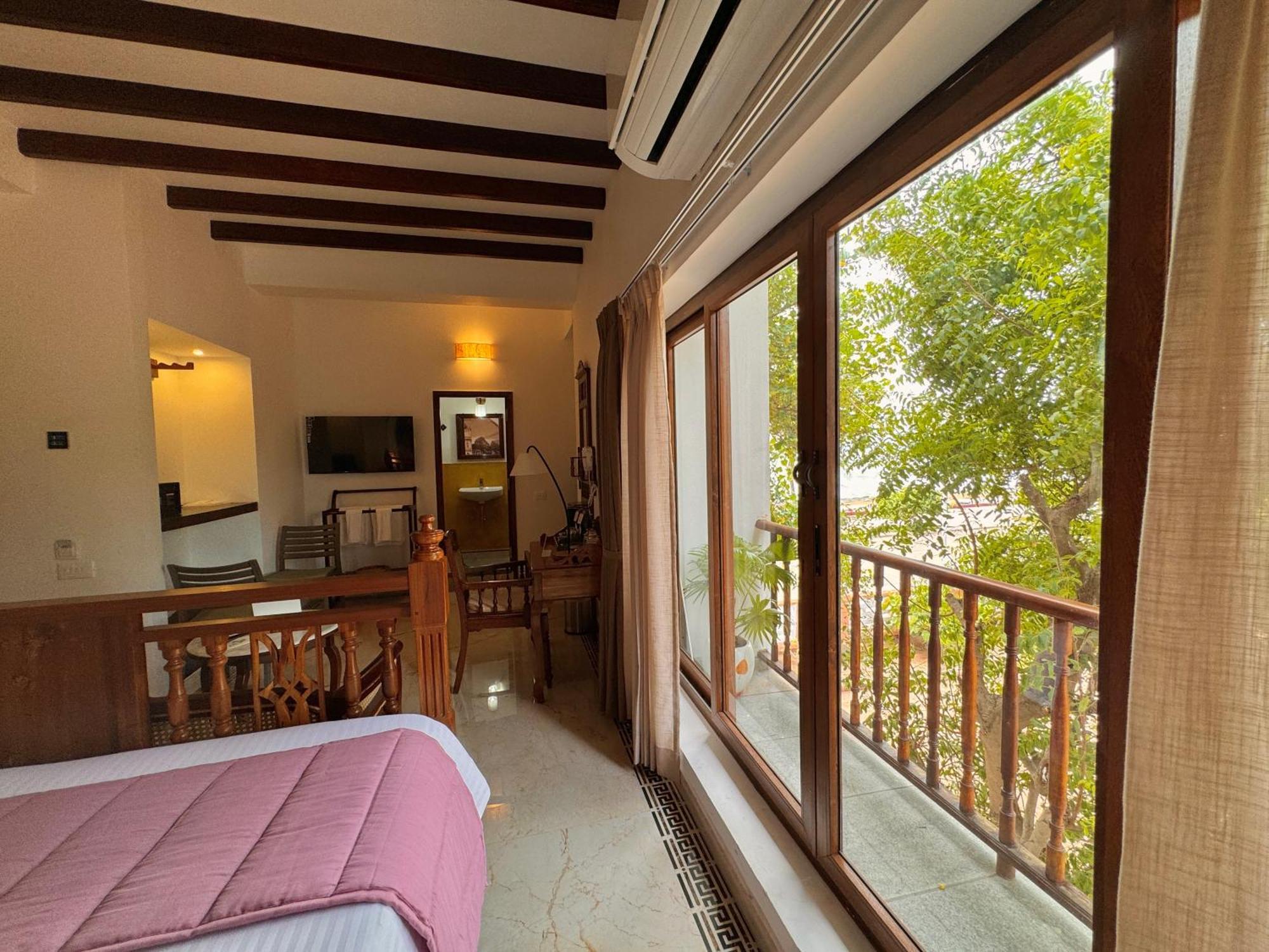 La Plage Seaview Suites Puduccseri Kültér fotó